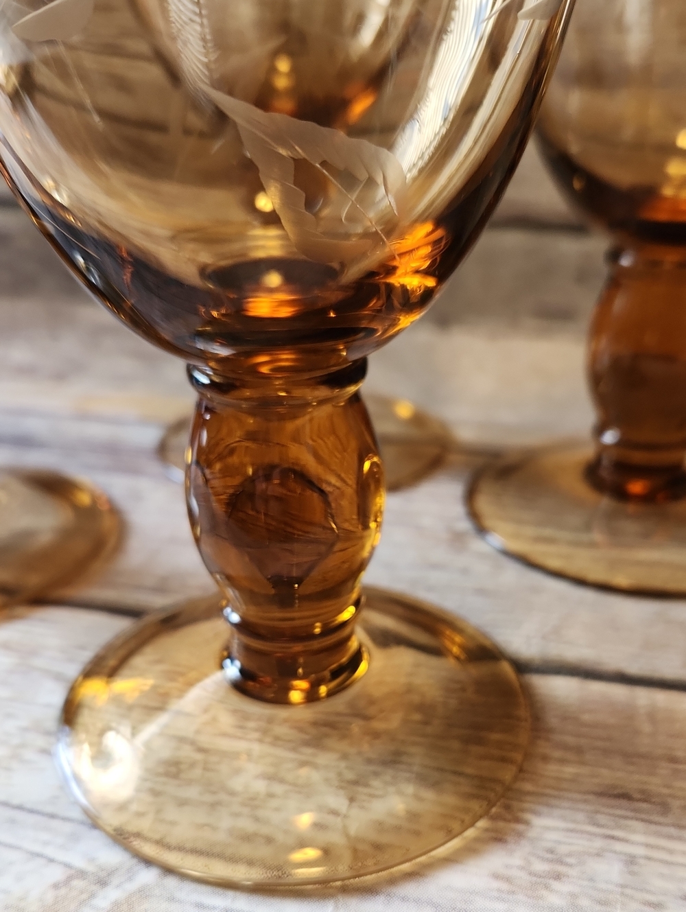 Set of 4 Amber Brown Vintage Drinking Goblets With Leaf Etchings - Picture 5 of 9